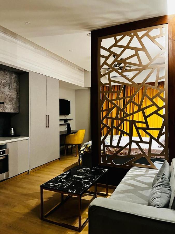 Luxe Apartment By Hey Studio'S Ghaziabad Bagian luar foto