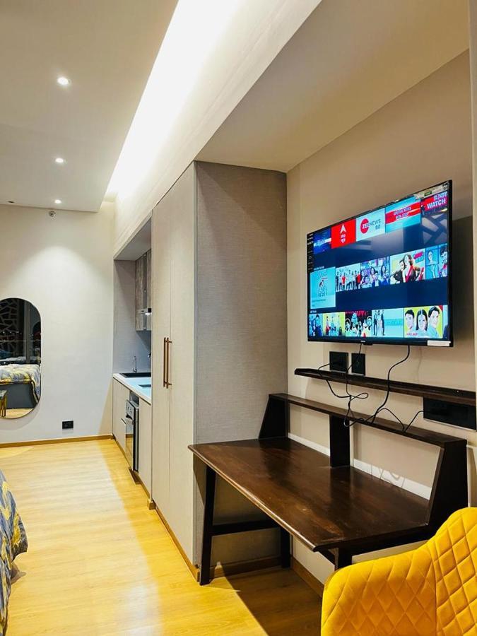 Luxe Apartment By Hey Studio'S Ghaziabad Bagian luar foto