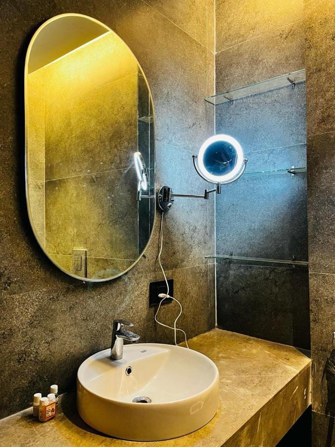 Luxe Apartment By Hey Studio'S Ghaziabad Bagian luar foto