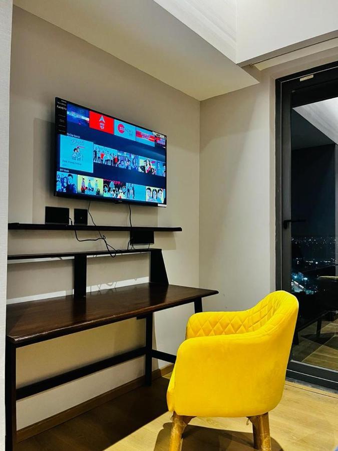 Luxe Apartment By Hey Studio'S Ghaziabad Bagian luar foto