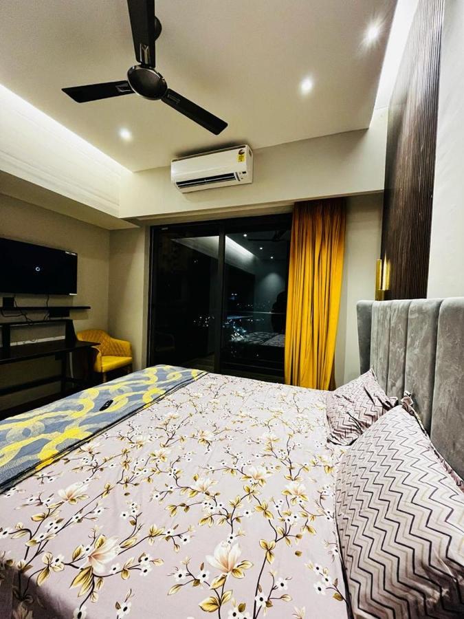 Luxe Apartment By Hey Studio'S Ghaziabad Bagian luar foto